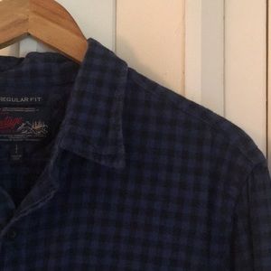 Handsome men’s blue & black flannel sz L